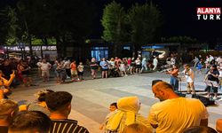 Geleceğin müzisyenleri Kemer gecelerini hareketlendirdi