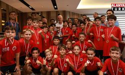 Şampiyonluk kupasını aldılar