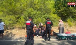 Manavgat'ta römork üzerindeki botlar devrildi: 3 yaralı