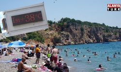 Antalya'da termometreler 38 dereceyi gösterdi, sahiller doldu