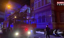 Alanya’da apartmanın sonuncu katında çıkan yangın söndürüldü
