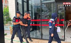 Alanya'da eşini ve kayınvalidesini bıçakladıktan sonra intihar girişimini canlı yayınlayan şahıs tutuklandı