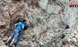 Falezlerin denizle buluştuğu kayalıklara çıktı, ekipleri alarma geçirdi