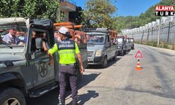 Alanya'da jandarma ekiplerinden safari araçlara yönelik denetim