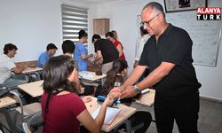 Kemer'de eğitime tatlı dokunuş