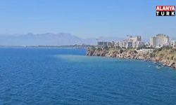 Antalya'da falezlerde deniz rengi değişti, sebebi içme suyu hattındaki arıza çıktı