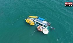 Manavgat'ta günübirlik turist taşımacılığı yapan boş tekne batma tehlikesi geçirdi