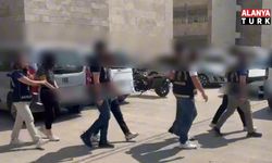 Evden çaldıkları çelik kasaları dereye attılar, altınları motosiklet koltuğuna sakladılar