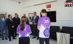 Dartta dereceye giren kız çocuklarına Başsavcıdan tebrik