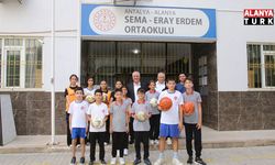 BAŞKAN ERDEM, HAYIRSEVERİ OLDUĞU SEMA-ERAY ERDEM ORTAOKULU’NDA ÖĞRENCİLERLE BULUŞTU