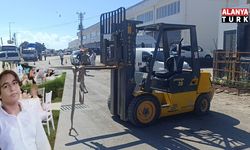 Forkliftin vinç demirine başını çarpan motosiklet sürücüsü kaldırıldığı hastanede öldü