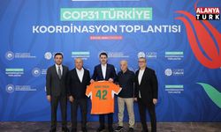 Alanyaspor’dan Bakan Kurum’a özel forma