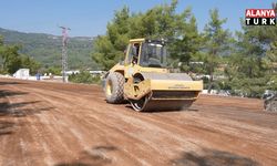 Kaş’ın üç mahallesini bağlayan 16 kilometrelik yol asfaltlanıyor