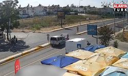 Antalya'da hafif ticari araçla çarpışan 3 tekerlekli motosikletin sürücüsü yaralandı
