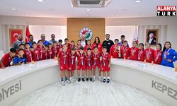 Kocagöz, genç şampiyonları ağırladı