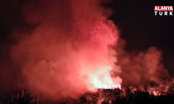 Kumluca'daki orman yangınında 10 ev zarar gördü, karadan müdahale devam ediyor