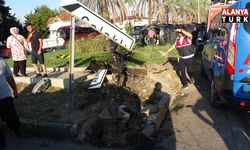 Antalya'da tur minibüsü, kamyonet ve otomobille çarpıştı: 15 yaralı