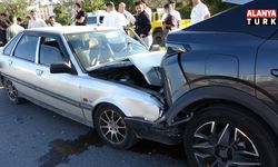 Manavgat'ta otomobiller çarpıştı: 1 yaralı