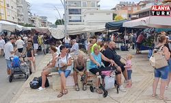 Manavgat semt pazarına turist akını esnafın yüzünü güldürdü