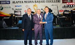 Alanya’da Yılın Gazetecisi Ödülü Mehmet Al’ın