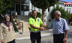 Bulaşık yıkama cezasıyla Türkiye'nin yüzünü güldüren trafik polisi konuştu: "O sıcakta gönlüm el vermedi"