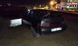 Antalya’da kontrolden çıkan otomobil refüje çarptı: 1 yaralı