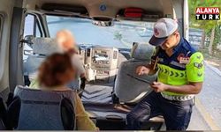 Antalya'da okul servislerine jandarma denetimi: 8 araç trafikten men edildi