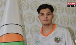 Alanyaspor’dan genç oyuncuya profesyonel imza