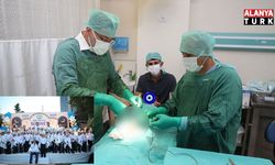 Doktor belediye başkanı önce çocukları eğlendirdi, ardından sünnet etti