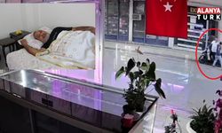 Hiç tanımadığı adamı bıçakla yaraladı, polisi görünce ‘Game Over' diyerek teslim oldu