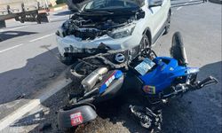 Otomobil jandarma motosikletine çarptı, uzman çavuş yaralandı