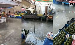 Alanya'da sağanak pazar yerini göle çevirdi