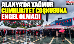 Alanya’da yağmur Cumhuriyet coşkusuna engel olmadı