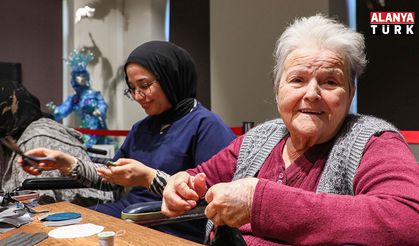 Atık kumaşlar kadınların emeğiyle yılbaşı maskotlarına dönüştü