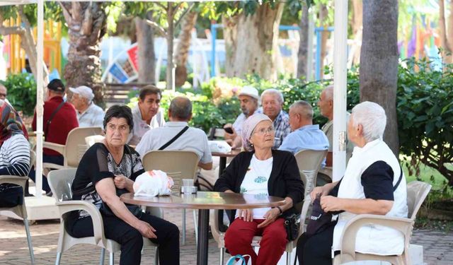 Alanya Emekli Kahvesi’ne emeklilerden ilgi