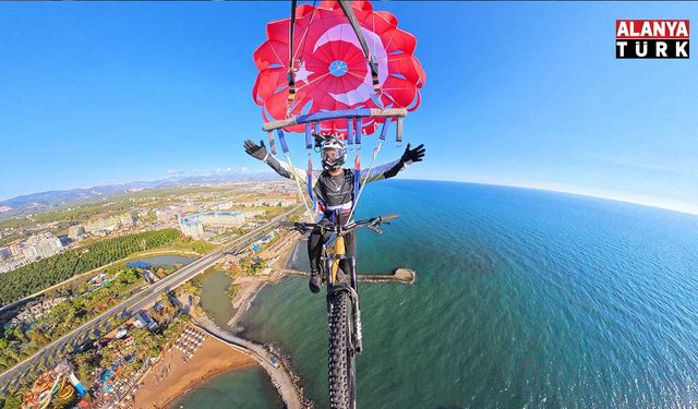 ALANYA'DA BİSİKLETLE GÖKYÜZÜNDE PEDAL ÇEVİRDİ