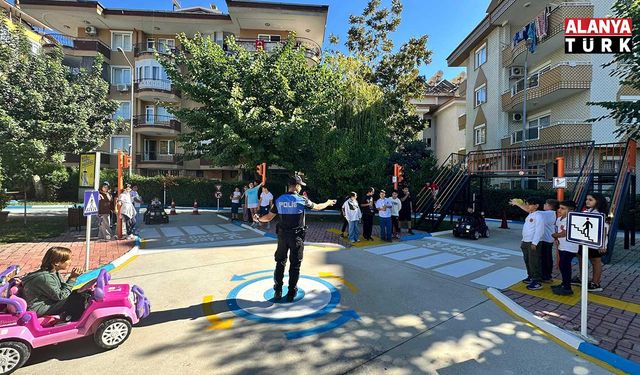 Alanya’da öğrencilere trafik eğitimi verildi