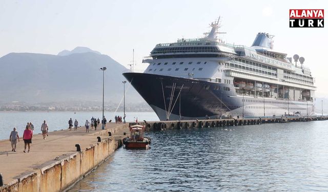 İngilizler turistler Alanya’ya geldi