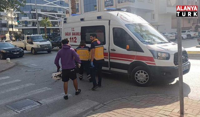 Otomobilin sağından geçmek isterken aynı yöne dönmek isteyen otomobile çarptı