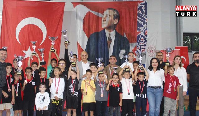 Alanya'da  Atatürk satranç turnuvası ile anıldı