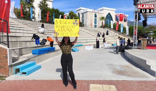 Alanya'da Sağlık Bakanı’ndan pankartla talepte bulundu