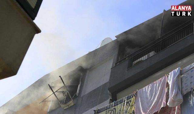 Teras kattaki yangın paniğe neden oldu