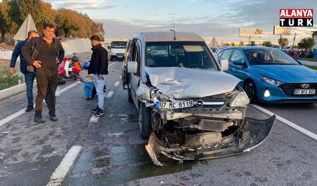 Arızalanan otomobile çarptı: 2 yaralı