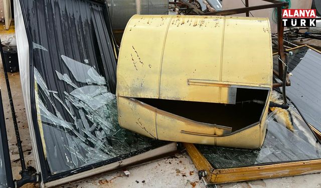 Kuvvetli rüzgar su deposunu devirdi