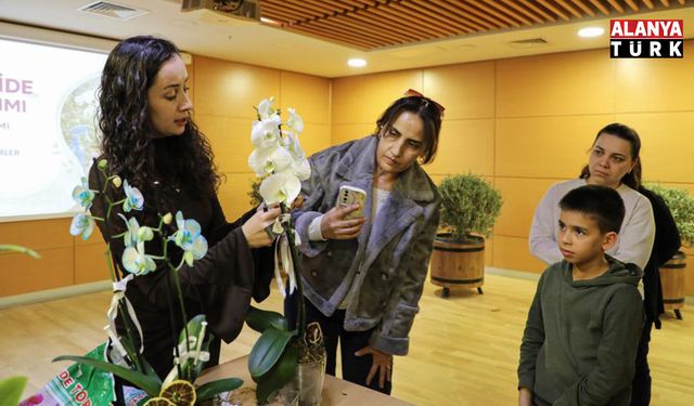 Orkide bakımı uygulamalı olarak anlatıldı