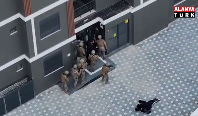 İkiz plakalarla ilçeleri gezip evlerden hırsızlık yaptılar, 11'incisinde yakayı ele verdiler
