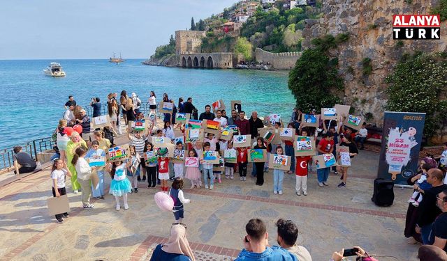Alanya’da 23 Nisan’a Renkli Kutlama: Minik Ressamlar Ödüllerine Kavuştu