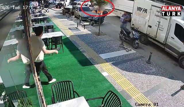 Bir anda patlayıp alev topuna dönen araçtan atlayıp canlarını zor kurtardılar