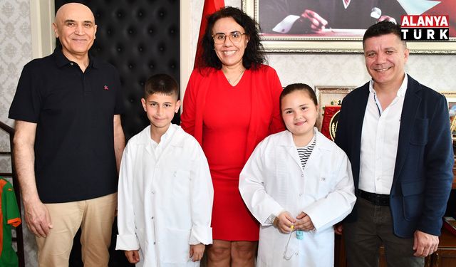 KÜÇÜK BAŞHEKİMLER KOLTUĞA OTURDU!
