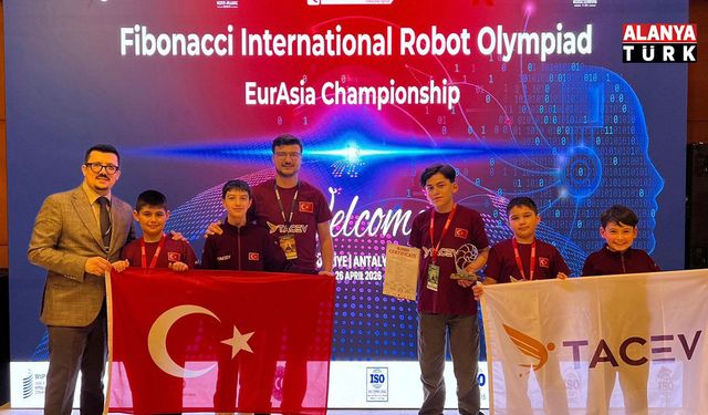 Fibonacci Uluslararası Robot Olimpiyatları'nda ilk 3'e girmek için mücadele ettiler